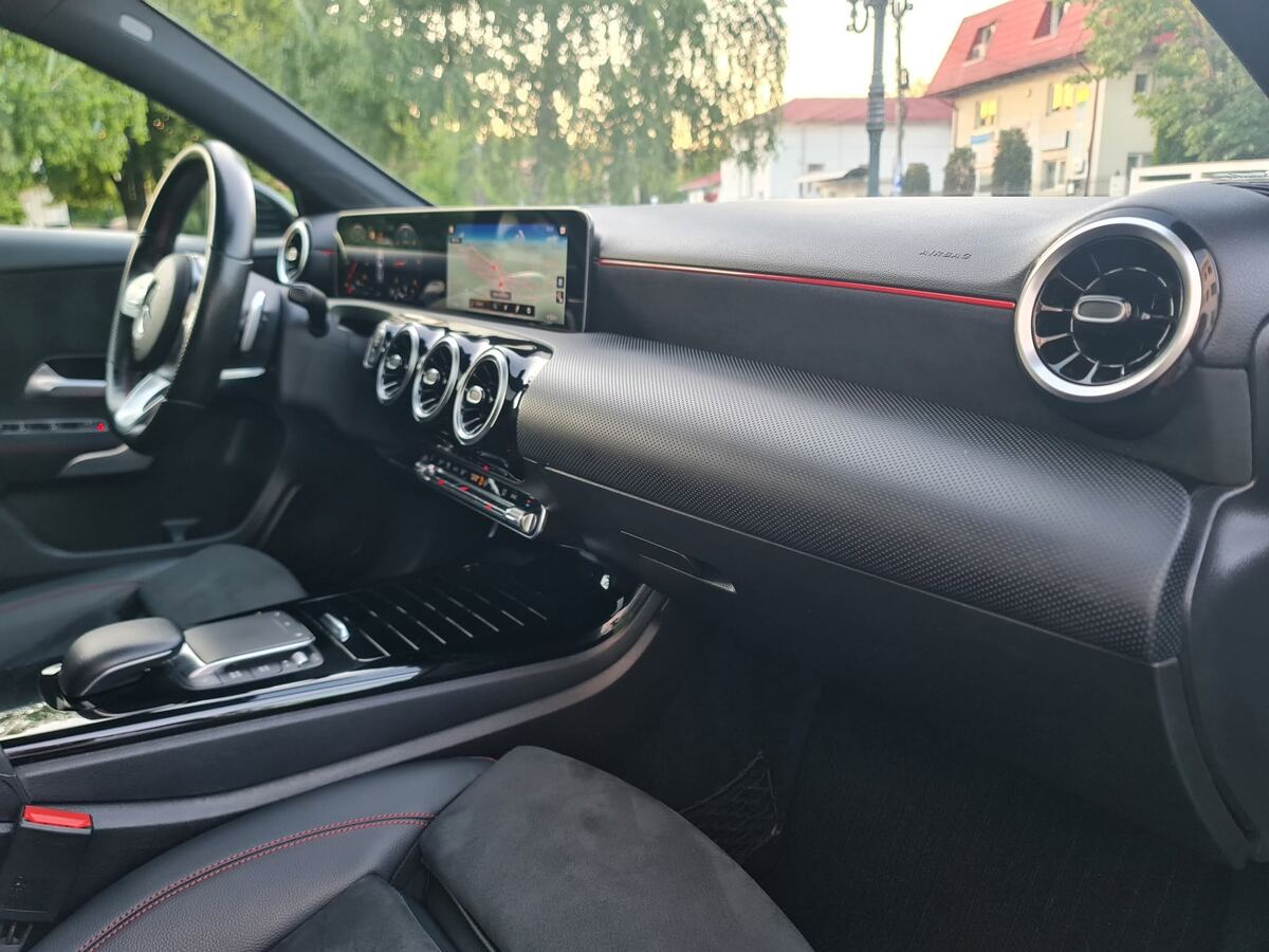 Mercedes-Benz A 180d AMG Line foto 5